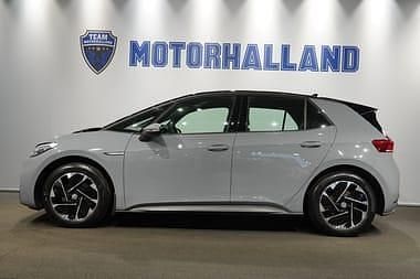 Grå Begagnad 2023 VW ID.3 Pro Performance Halvkombi | 269 900 kr (Marknadspris) - Bild 1/4