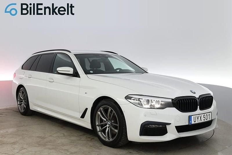 Vit Begagnad 2019 BMW 520 M Sport Kombi | 279 900 kr (Marknadspris) - Bild 1/4