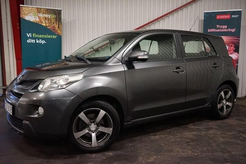 Begagnad Toyota Urban Cruiser 90 HK (66 kW) 2009 Grå Halvkombi