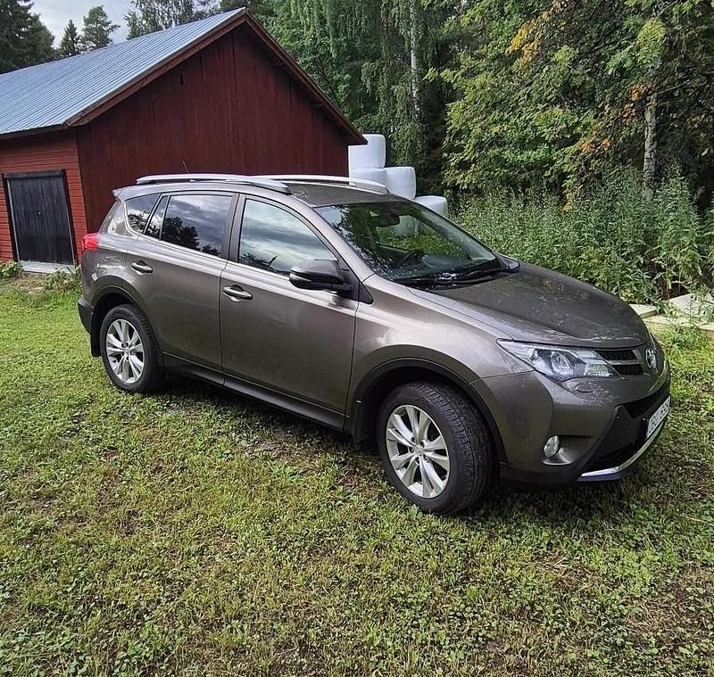 Brun Begagnad 2013 Toyota RAV4 Active SUV | 85 000 kr (Bra pris) - Bild 1/4