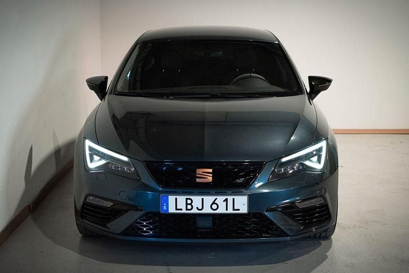 Grå Begagnad 2019 Cupra Leon Halvkombi | 249 500 kr (Marknadspris) - Bild 1/4