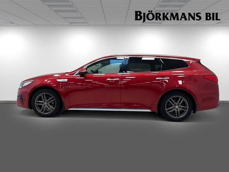 Begagnad Kia Optima Advance 205 HK (150 kW) 2019 /cr5/ runway red m Kombi