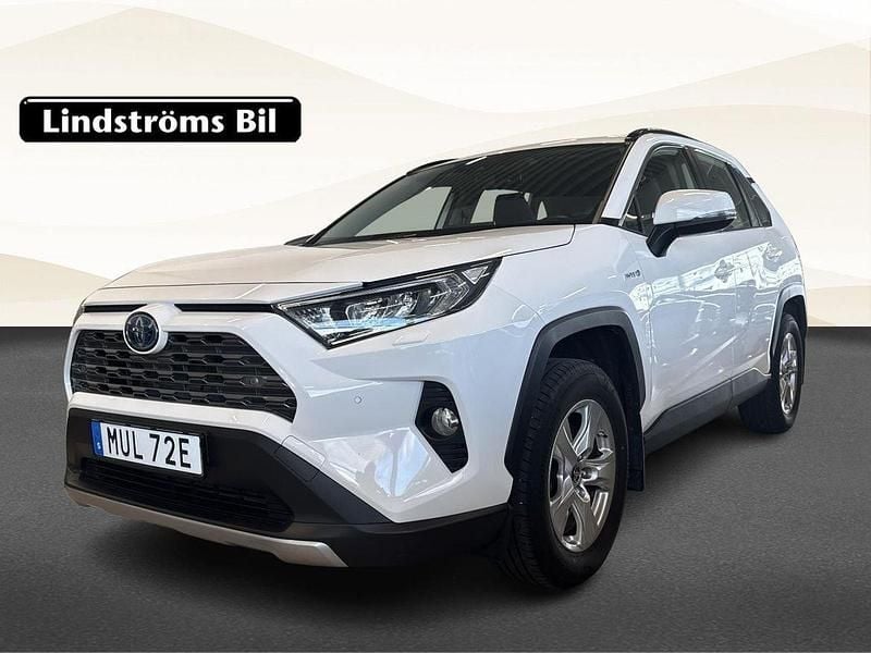Vit Begagnad 2021 Toyota RAV4 Hybrid Active SUV | 339 000 kr (Marknadspris) - Bild 1/3