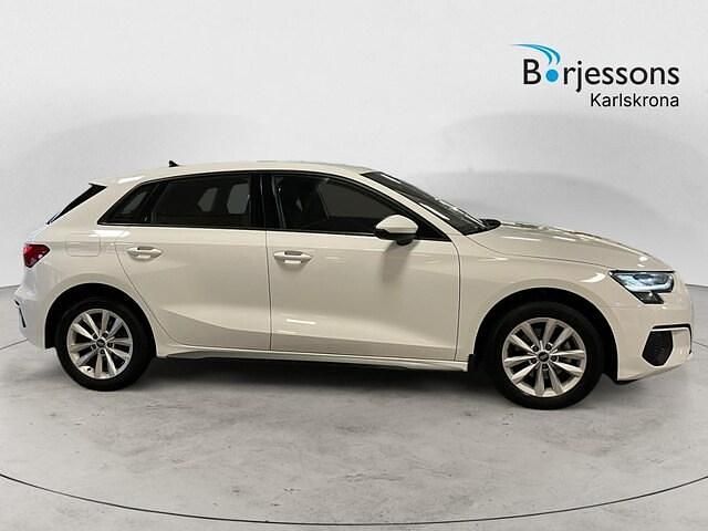 Begagnad Audi A3 Proline 151 HK (111 kW) 2023 Vit Sedan