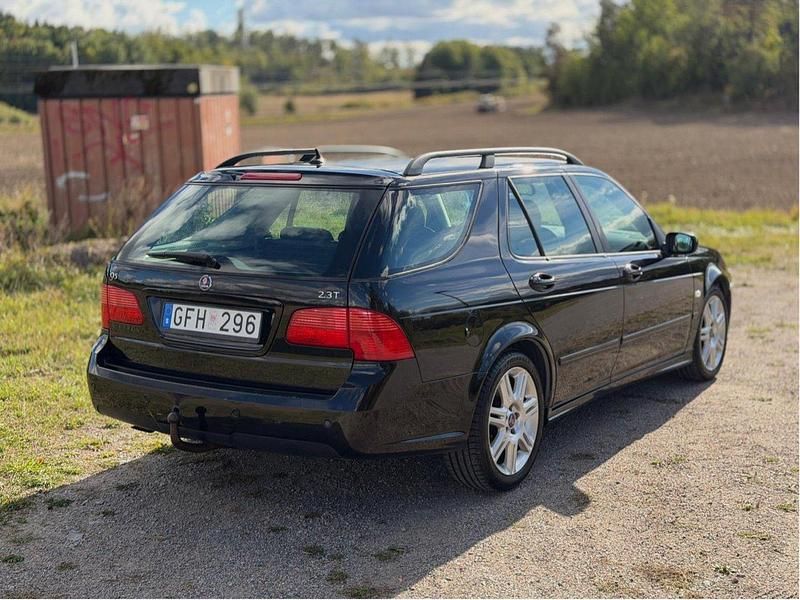Svart Begagnad 2006 Saab 9-5 Vector Kombi | 30 000 kr (Marknadspris) - Bild 1/4