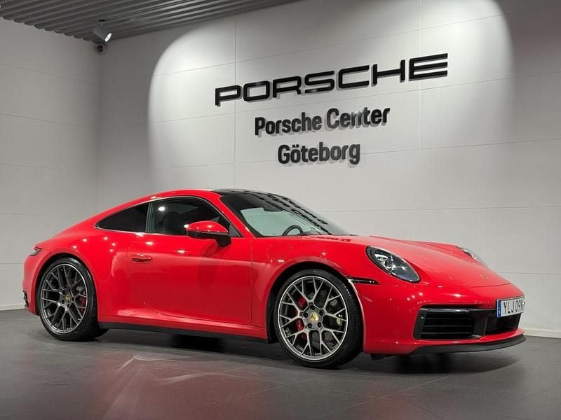 Röd (red) Begagnad 2019 Porsche 911 Carrera 4S Sportkupé | 1 469 000 kr (Marknadspris) - Bild 1/4