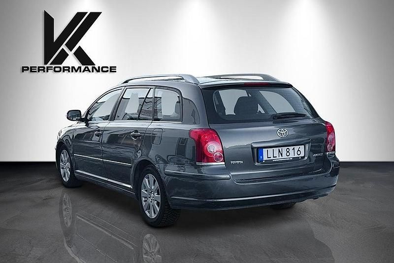 Begagnad Toyota Avensis 147 HK (108 kW) 2007 Grå Kombi