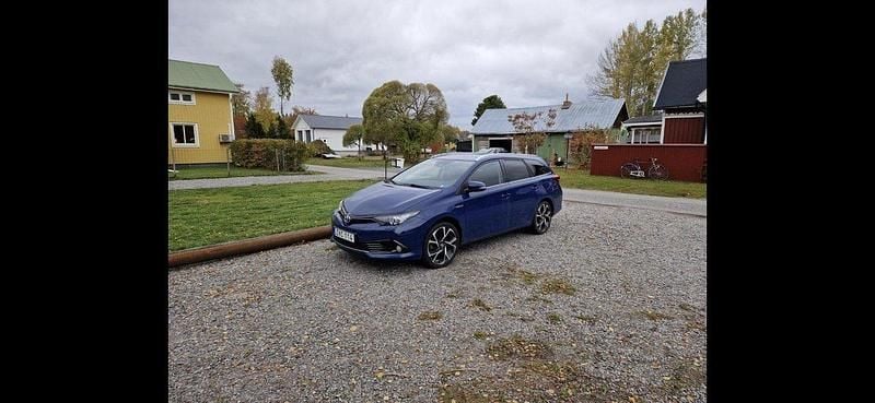 Blå Begagnad 2018 Toyota Auris Touring Sports Kombi | 170 000 kr (Marknadspris) - Bild 1/1