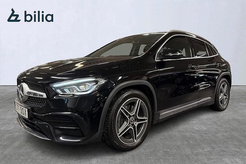 Svart Begagnad 2020 Mercedes GLA200 AMG SUV | 299 000 kr (Marknadspris) - Bild 1/4