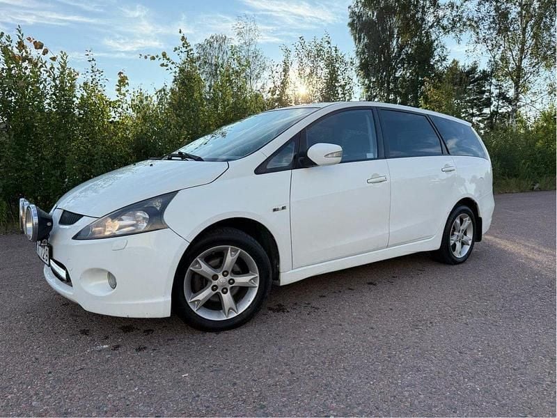 Vit Begagnad 2008 Mitsubishi Grandis Minibuss | 35 000 kr (Marknadspris) - Bild 1/4