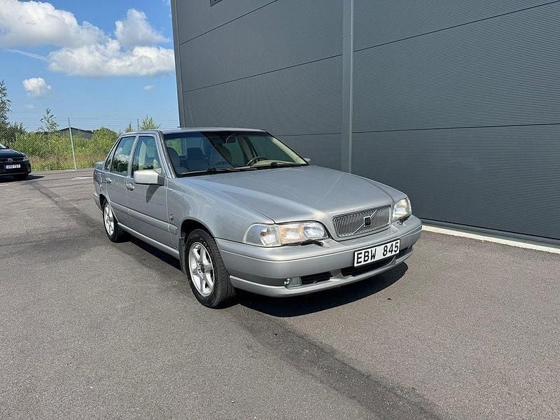 Grå Begagnad 1997 Volvo S70 SE Sedan | 69 900 kr (Dyr) - Bild 1/4