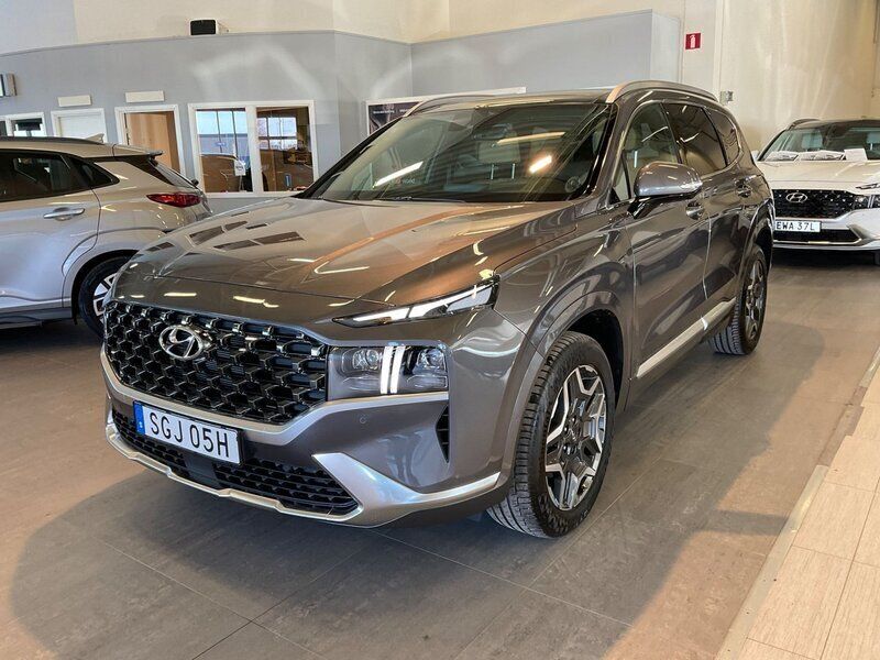 Grå Begagnad 2023 Hyundai Santa Fe Advanced SUV | 568 000 kr (Marknadspris) - Bild 1/4