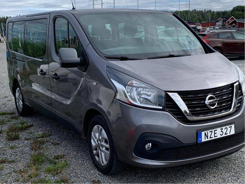 Grå Begagnad 2016 Nissan NV300 Van | 119 000 kr (Lite dyr) - Bild 1/4