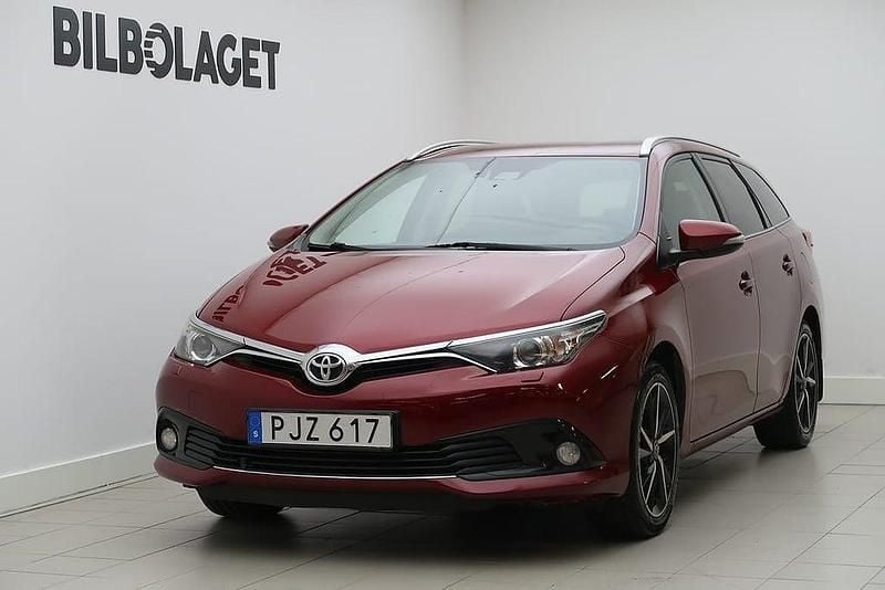 Röd Begagnad 2017 Toyota Auris Sport Kombi | 139 500 kr (Marknadspris) - Bild 1/4