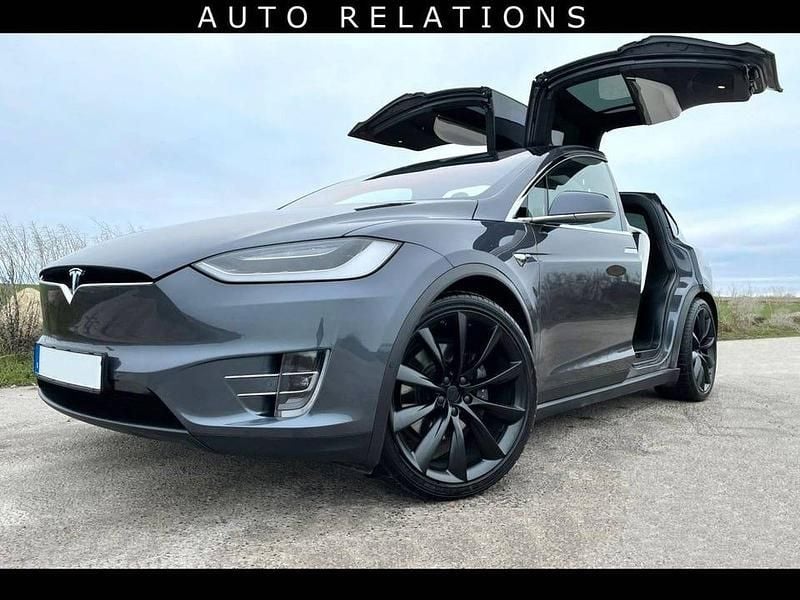 Grå Begagnad 2017 Tesla Model X Long Range AWD SUV | 399 900 kr (Lite dyr) - Bild 1/4