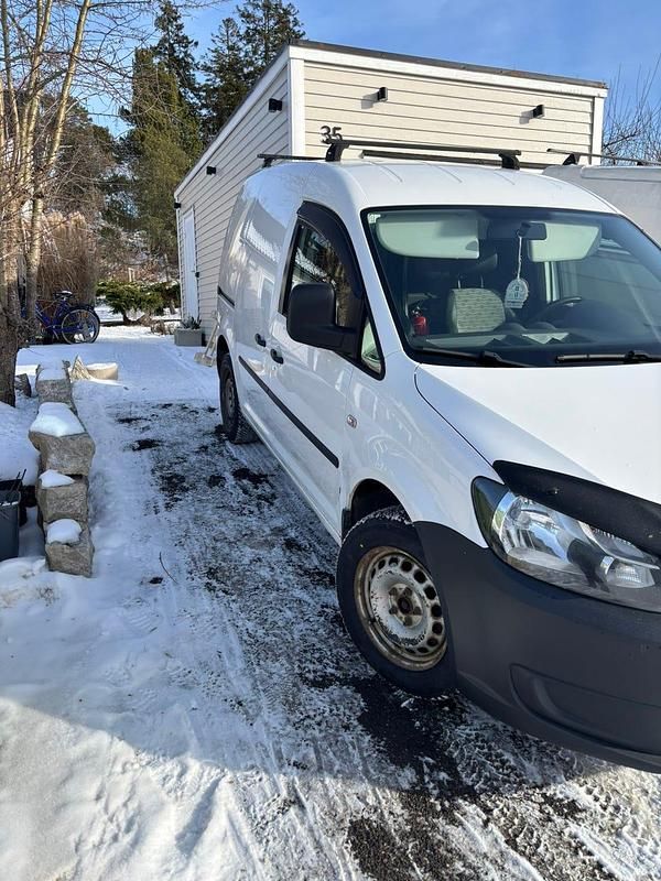 Begagnad VW Caddy 102 HK (75 kW) 2011 Minibuss