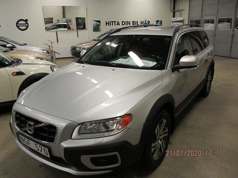 Ljusgrå (grå) Begagnad 2012 Volvo XC70 Momentum SUV | 139 900 kr (Marknadspris) - Bild 1/4