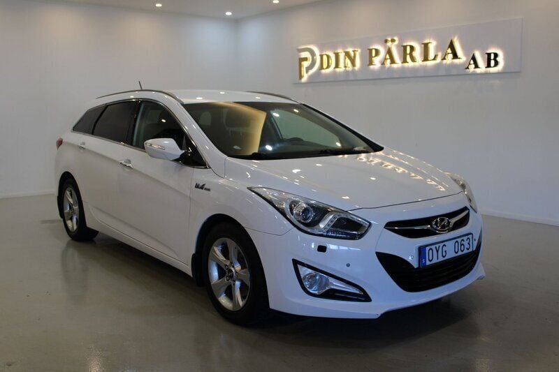 Vit Begagnad 2012 Hyundai i40 Kombi | 69 900 kr (Marknadspris) - Bild 1/4