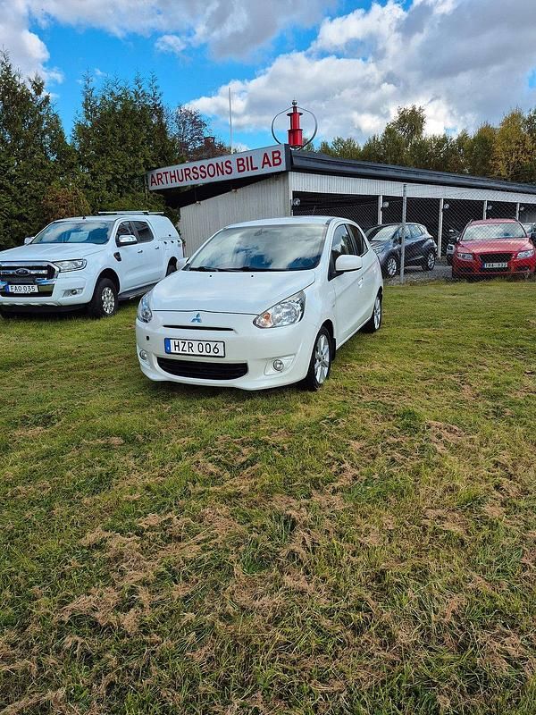 Vit Begagnad 2015 Mitsubishi Space Star Kombi | 98 000 kr (Marknadspris) - Bild 1/4