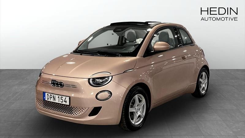 Svart Begagnad 2022 Fiat 500e Icon Halvkombi | 189 900 kr (Marknadspris) - Bild 1/4