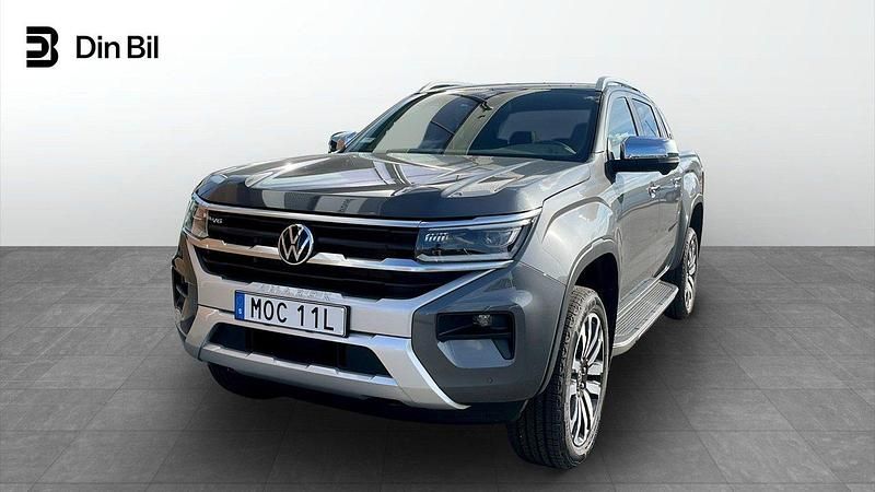 Mörkgrå (dark grey metallic) Ny 2025 VW Amarok Aventura Pickup | 896 500 kr (Dyr) - Bild 1/4