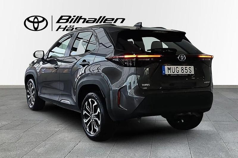 Begagnad Toyota Yaris Cross Active 92 HK (67 kW) 2023 Mörkgrå SUV