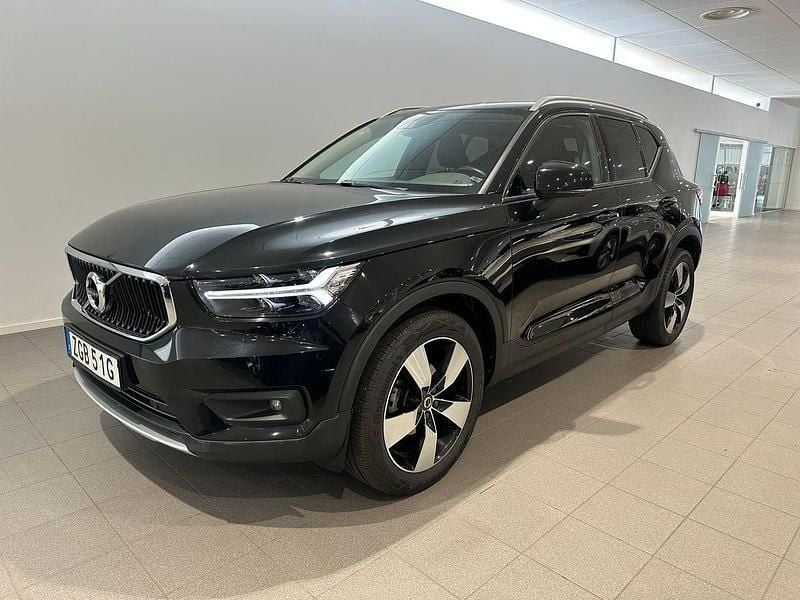 Svart Begagnad 2020 Volvo XC40 Momentum SUV | 259 900 kr (Bra pris) - Bild 1/4