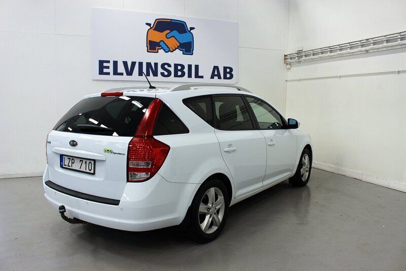 Begagnad Kia Ceed Sportswagon 128 HK (94 kW) 2011 Vit Kombi