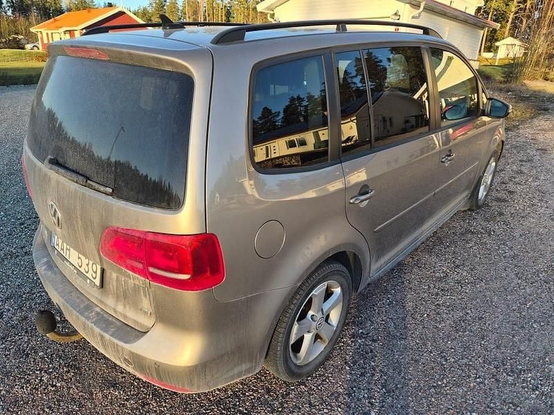 Begagnad VW Touran 140 HK (102 kW) 2014 Minibuss