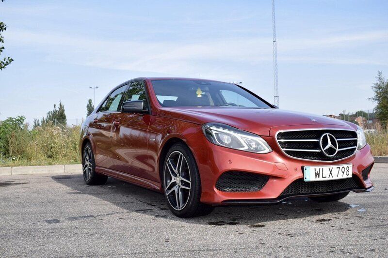 Röd Begagnad 2016 Mercedes E220 AMG Sedan | 210 000 kr (Bra pris) - Bild 1/4