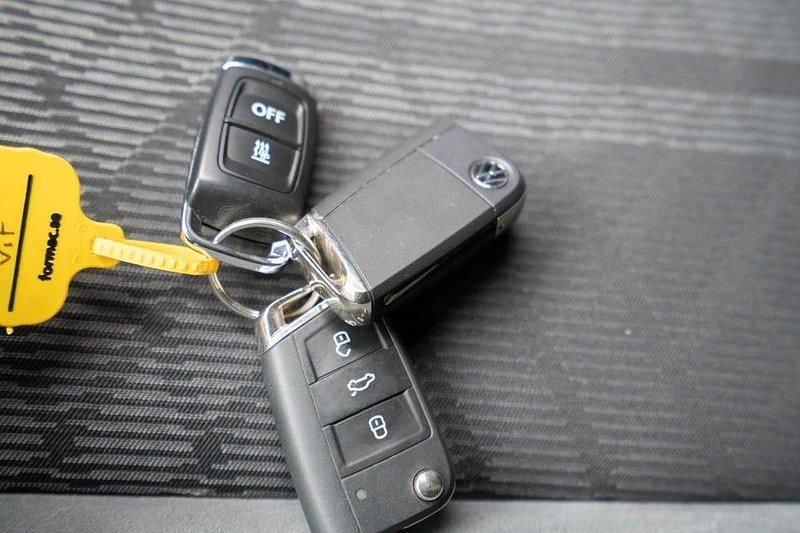 Begagnad VW Tiguan Allspace R-line 200 HK (147 kW) 2021 Vit SUV