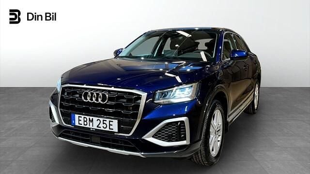 Blå Begagnad 2024 Audi Q2 Advanced SUV | 279 000 kr (Marknadspris) - Bild 1/4