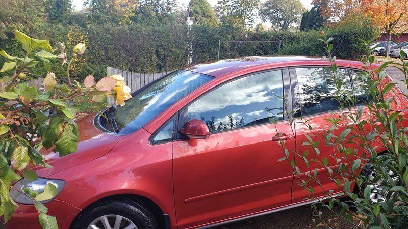 Röd Begagnad 2007 VW Golf Plus Cross Trendline Minibuss | 53 000 kr (Marknadspris) - Bild 1/4