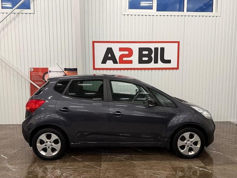 Begagnad Kia Venga Comfort 90 HK (66 kW) 2013 Grå Halvkombi