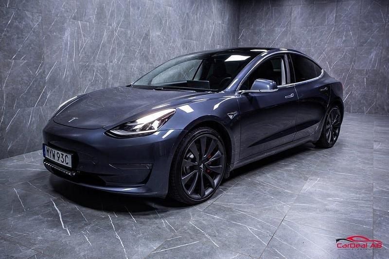Begagnad Tesla Model 3 Performance 377 kW (513 HK) 2020 Grå Sedan