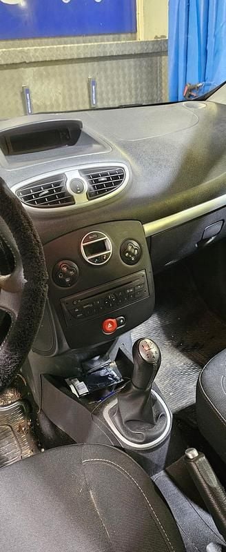 Begagnad Renault Clio R.S. 75 HK (55 kW) 2010 Halvkombi