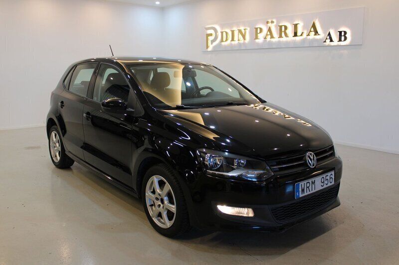 Svart Begagnad 2010 VW Polo Comfortline Halvkombi | 49 900 kr (Bra pris) - Bild 1/4