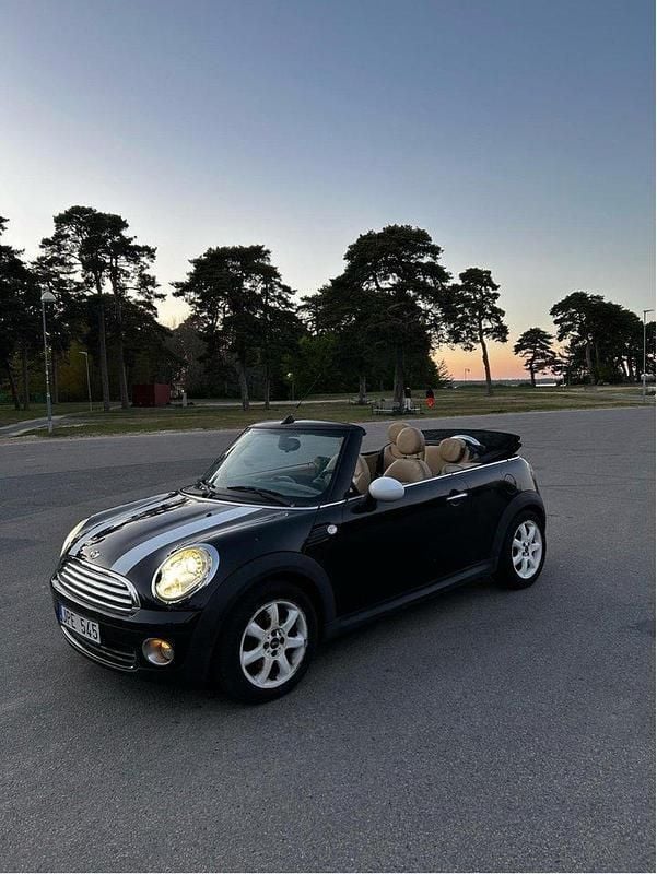 Svart Begagnad 2009 Mini Cooper Cabriolet Cab | 98 000 kr (Marknadspris) - Bild 1/4