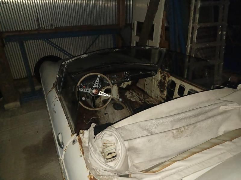 Begagnad MG B 96 HK (70 kW) 1965 Cab