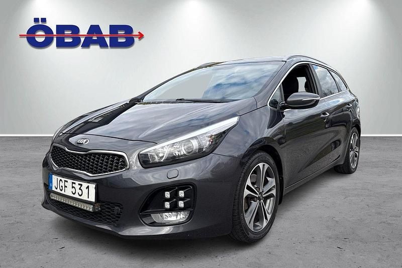 Grå Begagnad 2017 Kia Ceed Sportswagon GT-Line Kombi | 108 800 kr (Marknadspris) - Bild 1/4