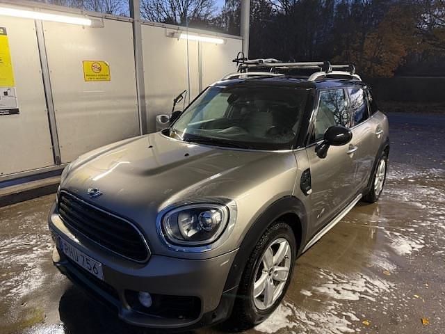 Grå Begagnad 2017 Mini Cooper D Countryman SUV | 172 000 kr - Bild 1/4