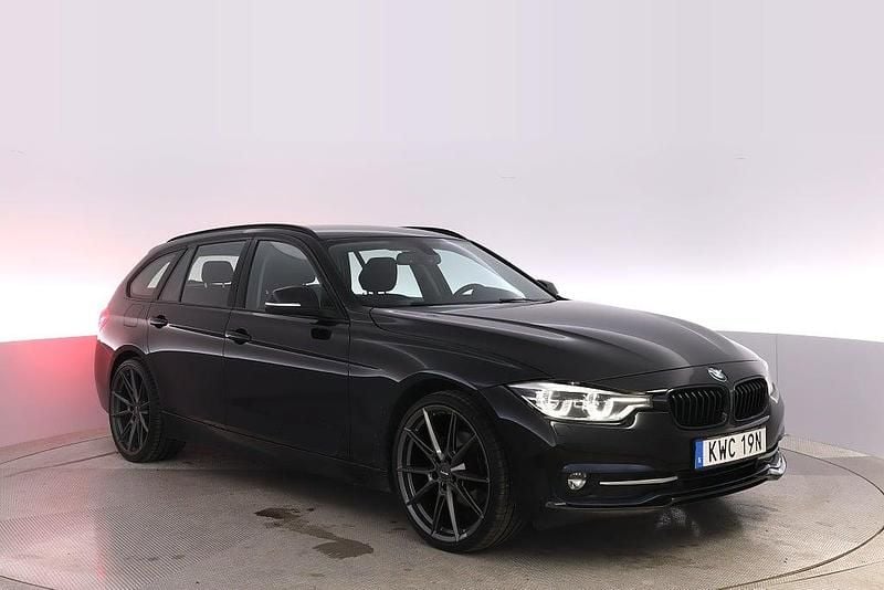 Svart Begagnad 2019 BMW 320 Sport Line Kombi | 219 000 kr (Bra pris) - Bild 1/4