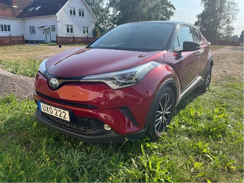Röd Begagnad 2018 Toyota C-HR Edition SUV | 178 000 kr (Marknadspris) - Bild 1/4
