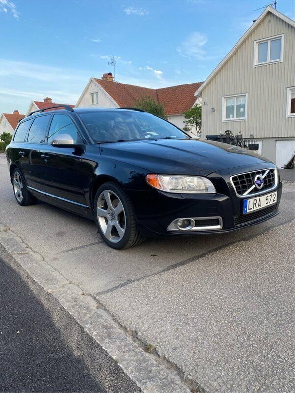Svart Begagnad 2011 Volvo V70 R-Design Kombi | 89 000 kr (Lite dyr) - Bild 1/4