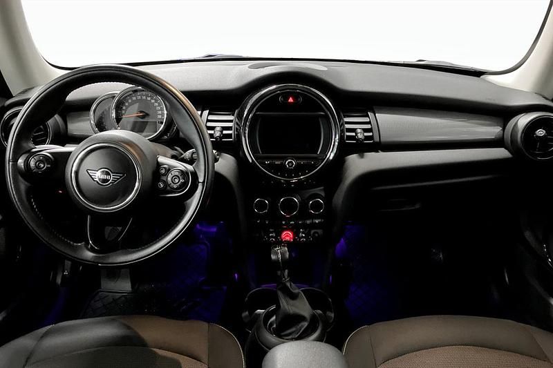 Begagnad Mini Cooper 136 HK (100 kW) 2020 Svart Halvkombi