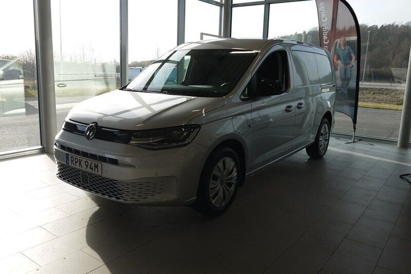 Silver (reflexsilver metallic) Ny 2025 VW Caddy Maxi Minibuss | 592 500 kr (Dyr) - Bild 1/4