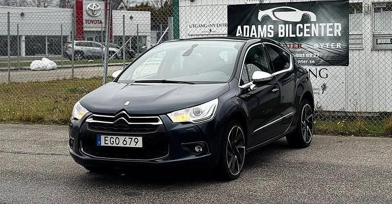 Mörkblå (blå) Begagnad 2015 Citroën DS4 Halvkombi | 74 800 kr - Bild 1/4