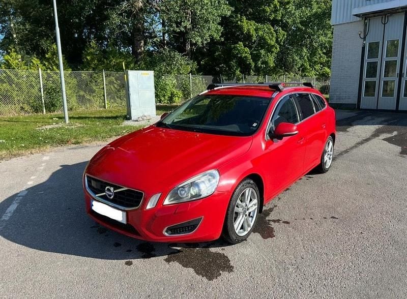 Röd Begagnad 2012 Volvo V60 Summum Kombi | 115 000 kr (Bra pris) - Bild 1/4
