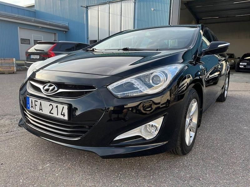 Svart Begagnad 2012 Hyundai i40 Sedan | 119 800 kr (Lite dyr) - Bild 1/4