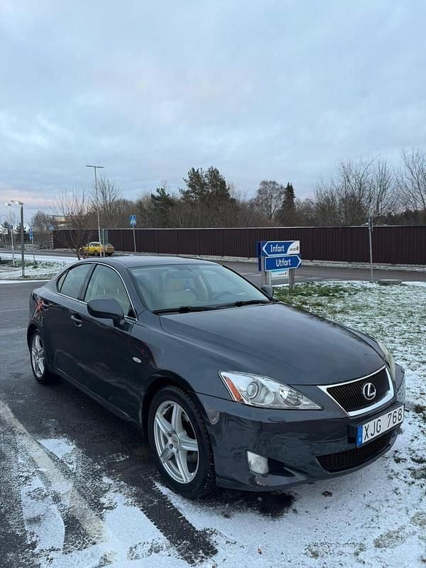 Begagnad 2006 Lexus IS250 Sedan | 45 000 kr (Marknadspris) - Bild 1/4